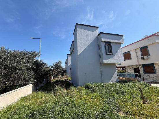 Freistehende 3+1-Villa Mit Großem Garten Zum Verkauf In Seferihisar Doğanbey