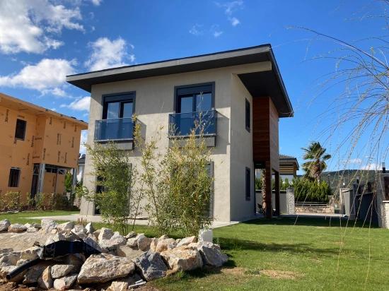 3+1-Maisonette-Villa Mit Großem Garten In Doğanbey, Seferihisar Zu Verkaufen