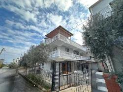 4+1-Zimmer Villa Zu Verkaufen in Cumhuriyet Bz. Seferihisar Doğanbey - 170 m²
