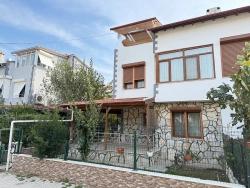 Dringender Verkauf 3+1 Villa Mit Großem Garten Im Zentrum Von Seferihisar Doğanbey