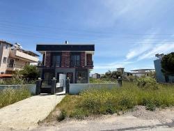 2+1-Maisonette-Sommerhaus Mit Großem Garten Und Meerblick In Seferihisar Doğanbey Zu Verkaufen