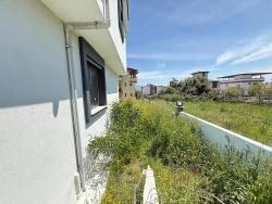 2+1-Maisonette-Sommerhaus Mit Großem Garten Und Meerblick In Seferihisar Doğanbey Zu Verkaufen