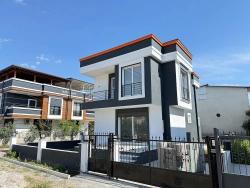 3+1-Zimmer Villa Zu Verkaufen in Cumhuriyet Bz. Seferihisar Doğanbey - 300 m²