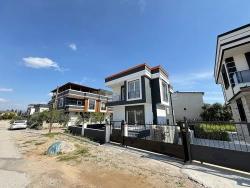 3+1-Zimmer Villa Zu Verkaufen in Cumhuriyet Bz. Seferihisar Doğanbey - 300 m²