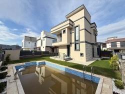 Brandneue, Freistehende Luxusvilla Mit Pool In Seferihisar Doğanbey Zu Verkaufen