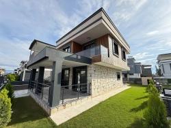 Brandneue, Freistehende Luxusvilla Mit Pool In Seferihisar Doğanbey Zu Verkaufen