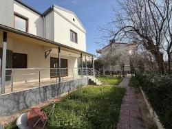 3+1-Zimmer Einfamilienhaus Zu Verkaufen in Cumhuriyet Bz. Seferihisar Doğanbey - 240 m²