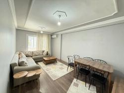 2 + 1 Zwischengeschoss, Separate Küche, 90 M² Große Wohnung Im Zentrum Von Seferihisar Ürkmez