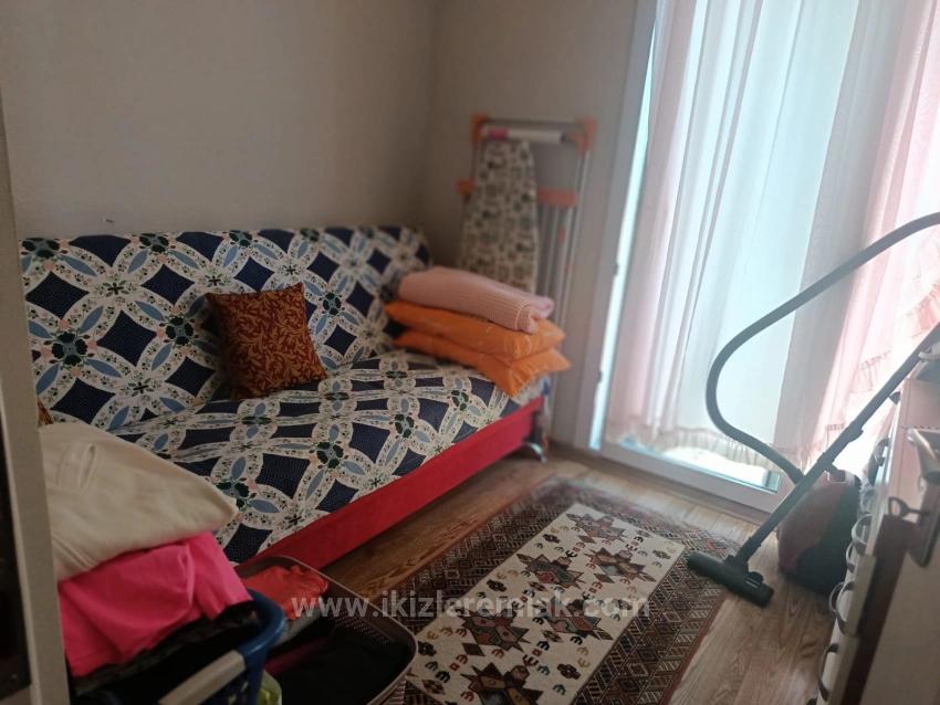 2+1 Mid-Floor Apartment For Sale In Seferihisar Ürkmez Center