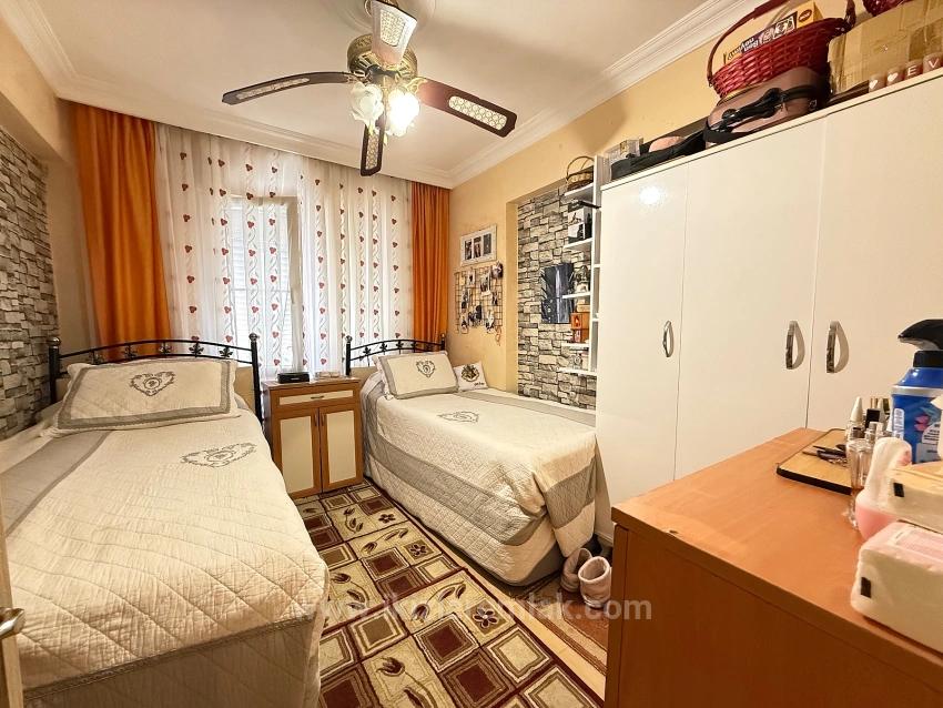 2+1 Apartment For Sale In Seferihisar Ürkmez Center, 80M2, 200M From The Sea.