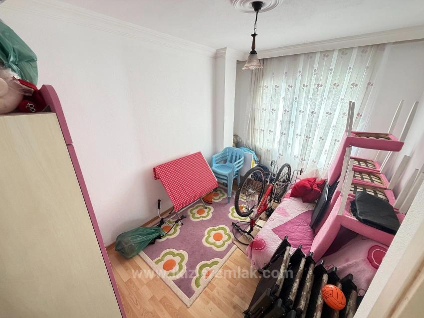 Spacious 2+1 Apartment For Sale On An Intermediate Floor In Ürkmez Center, Seferihisar