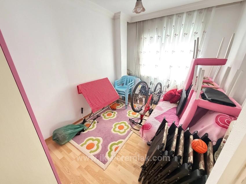 Spacious 2+1 Apartment For Sale On An Intermediate Floor In Ürkmez Center, Seferihisar