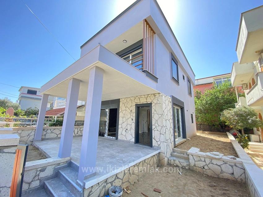 3+1 Bedroom Villa For Sale in Cumhuriyet Nbh. Seferihisar Doğanbey - 200 m²