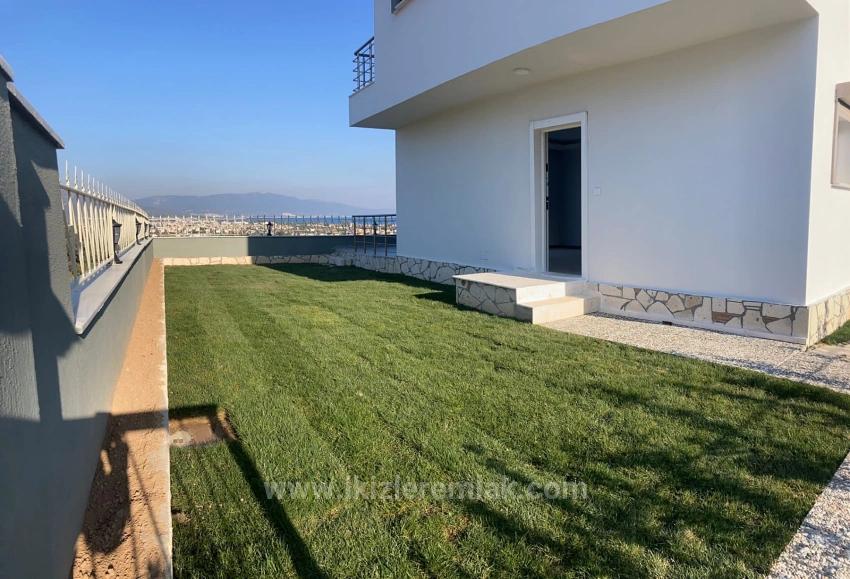 2+1 Villa With Sea View And Garden For Sale In Doğanbey, Seferihisar
