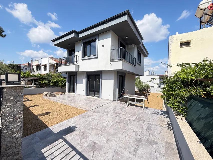 370 M2 Garden, Single Detached 3+1 Villa Near The Sea In Doğanbey