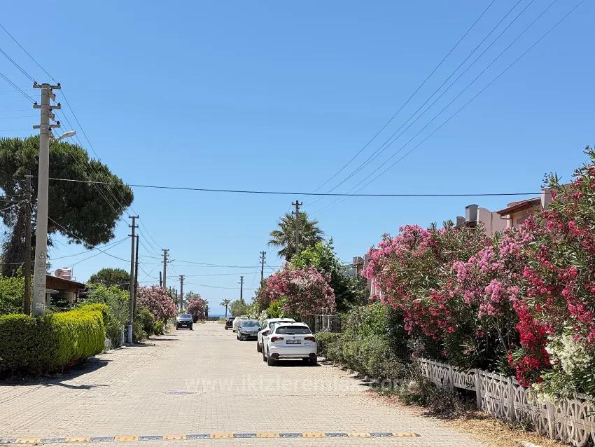 Seferihisar Doğanbey'de For Sale 3+1 50M From The Sea Garden Villa