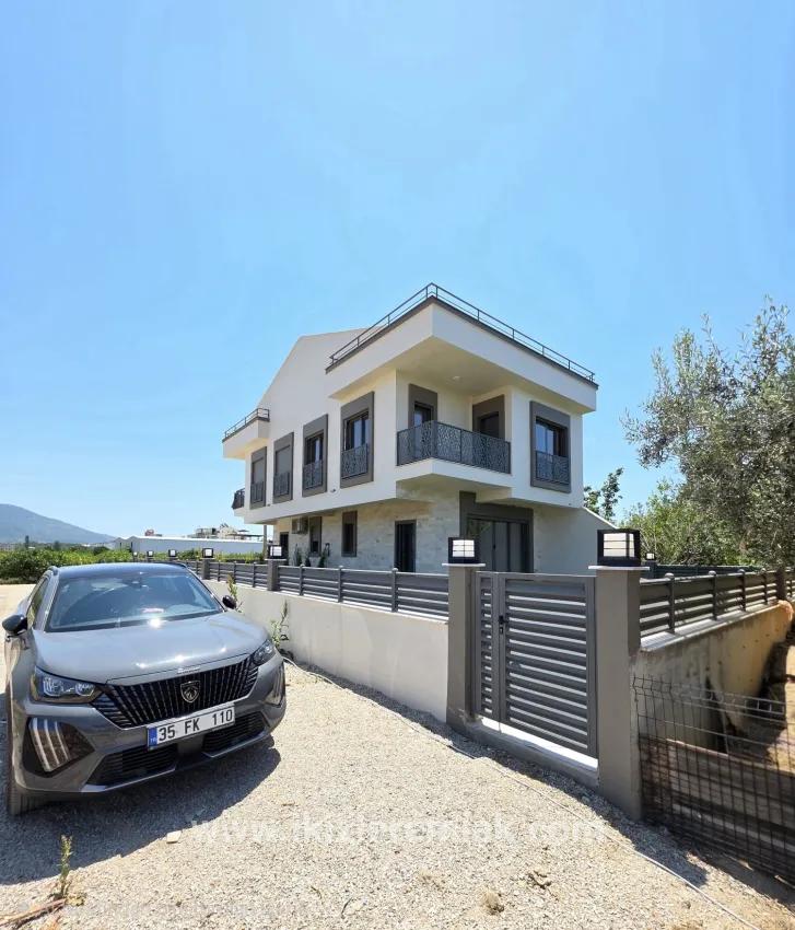 In Gümüldür İnönü Neighbourhood, 450 Metres To The Sea, Spacious Garden Zero 4+1!
