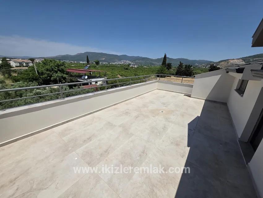 In Gümüldür İnönü Neighbourhood, 450 Metres To The Sea, Spacious Garden Zero 4+1!
