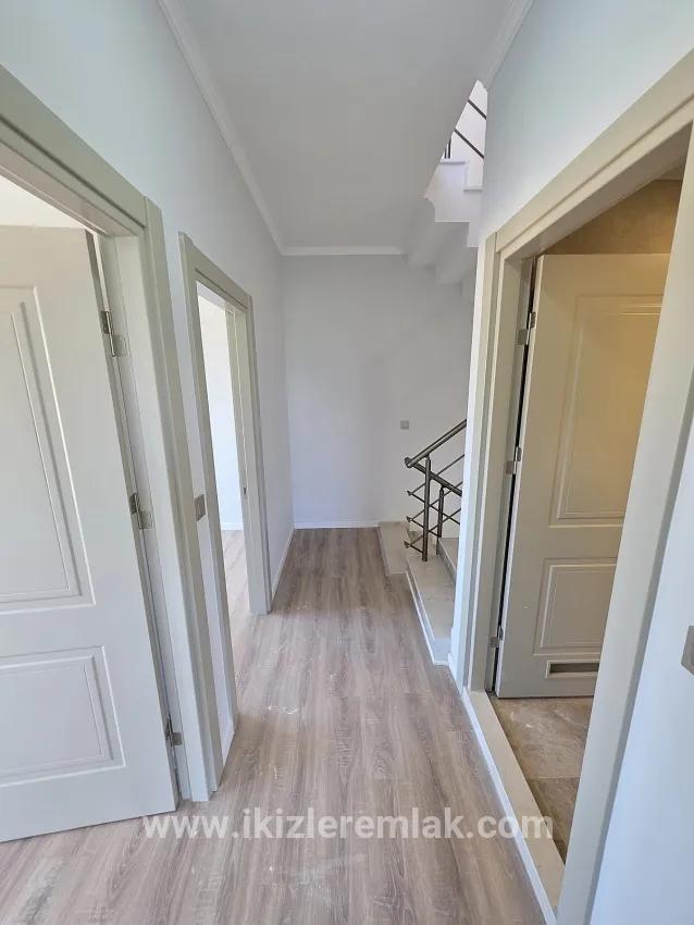 In Gümüldür İnönü Neighbourhood, 450 Metres To The Sea, Spacious Garden Zero 4+1!