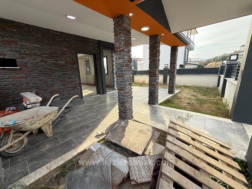 3+1 Detached Villa With Garden For Sale In Seferihisar Doğanbey Center