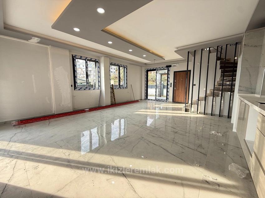 3+1 Detached Villa With Garden For Sale In Seferihisar Doğanbey Center