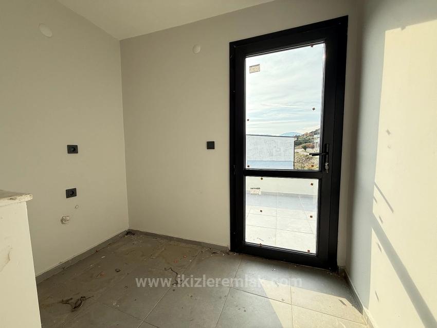 3+1 Detached Villa With Garden For Sale In Seferihisar Doğanbey Center