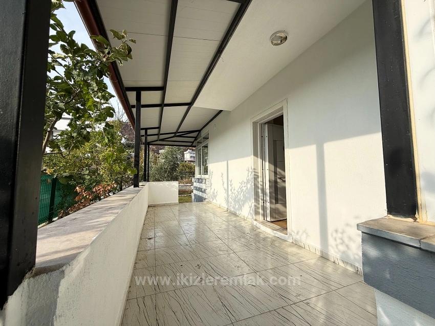 4+1 Villa With Large Garden For Sale In Seferihisar Doğanbey Center