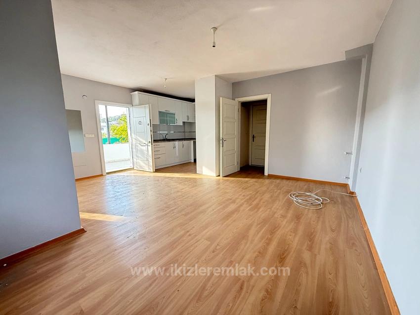 4+1 Villa With Large Garden For Sale In Seferihisar Doğanbey Center