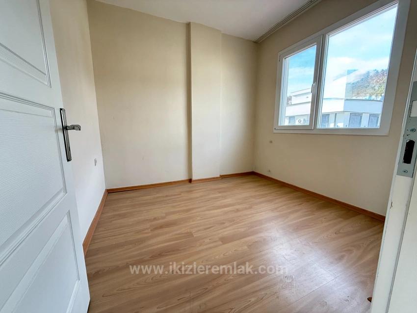 4+1 Villa With Large Garden For Sale In Seferihisar Doğanbey Center