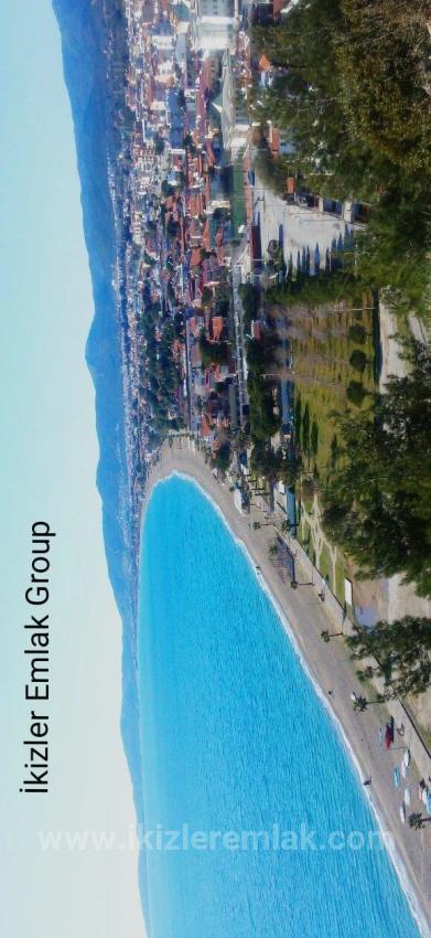 4+1 Villa With Large Garden For Sale In Seferihisar Doğanbey Center