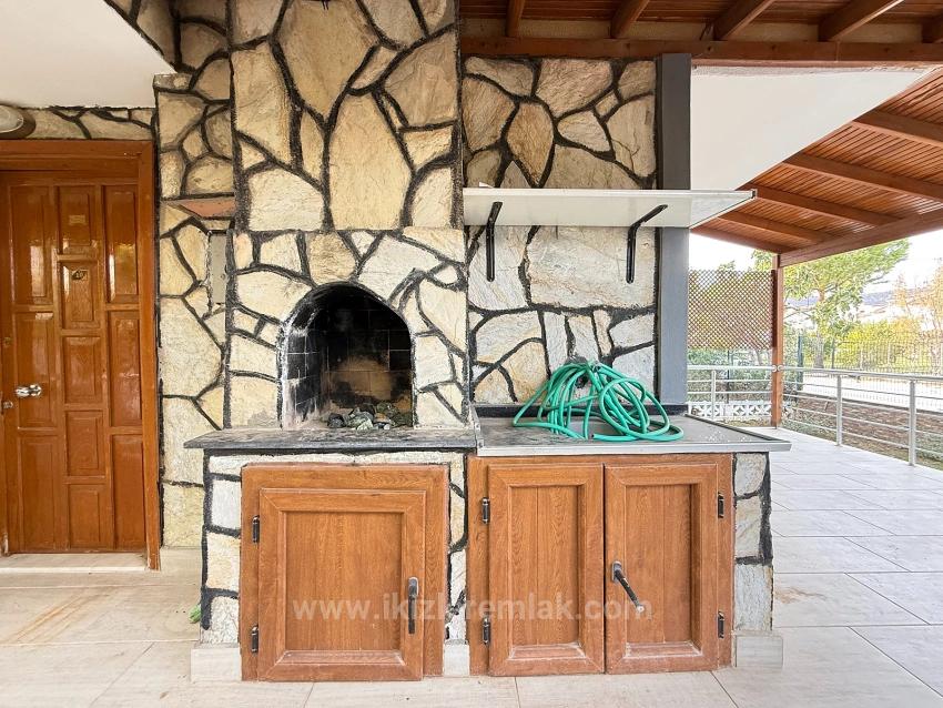 Urgent Sale 3+1 Villa With Large Garden In Seferihisar Doğanbey Center