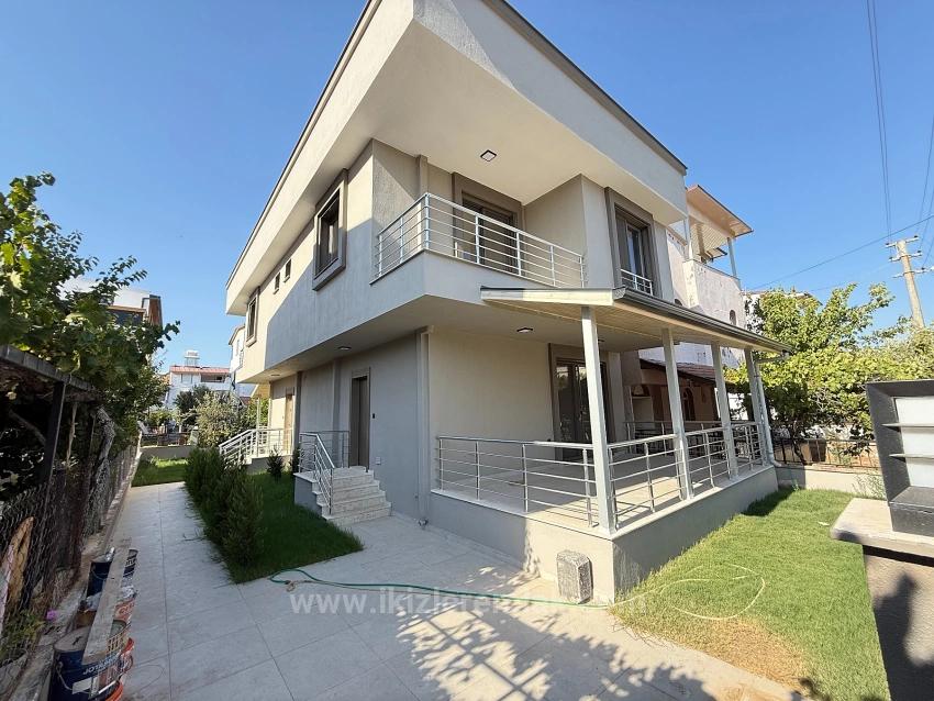3+1 Bedroom Villa For Sale in Cumhuriyet Nbh. Seferihisar Doğanbey - 180 m²