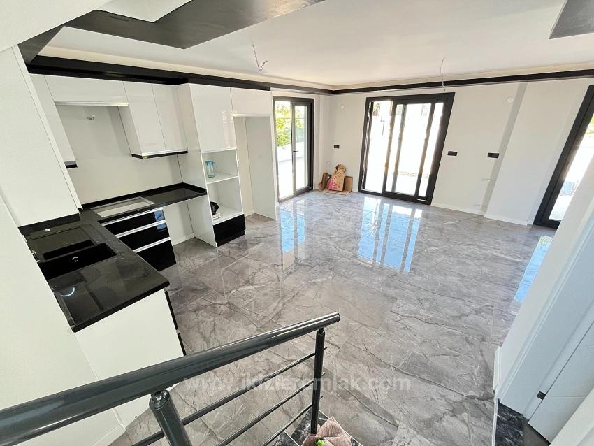 3+1 Detached Villa With A Parent's Bedroom In A 390 M2 Garden For Sale In Seferihisar Doganbey