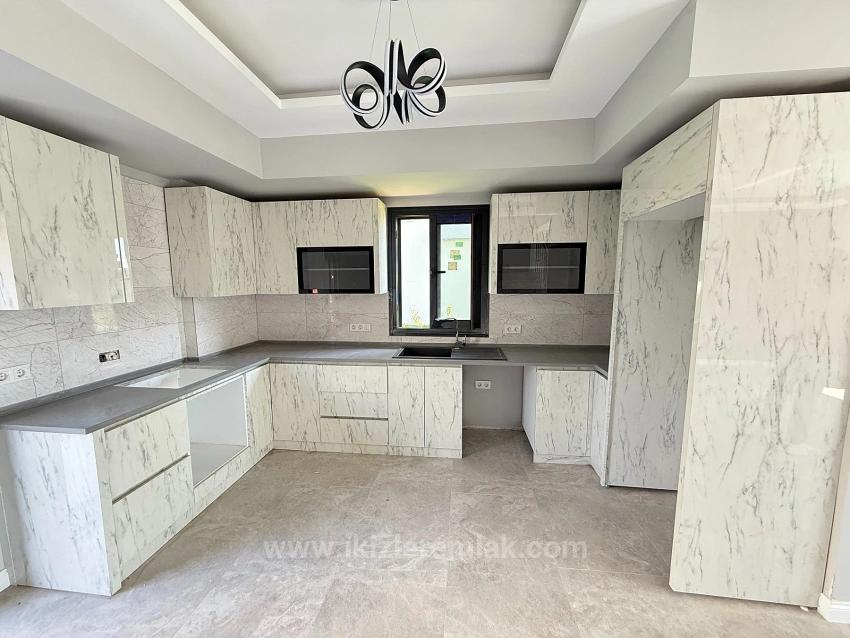 3+1 Duplex Summer House With Pool In Seferihisar Doğanbey