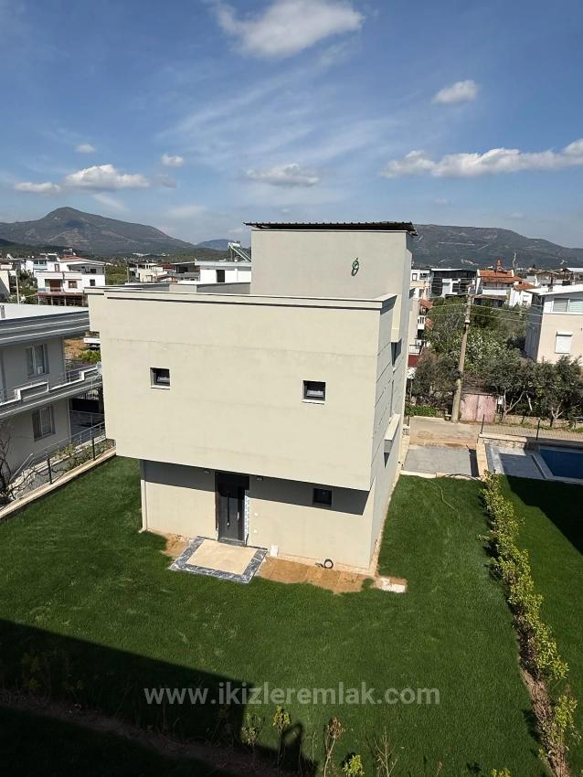 3+1 Duplex Summer House With Pool In Seferihisar Doğanbey