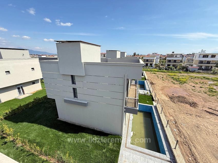3+1 Duplex Summer House With Pool In Seferihisar Doğanbey