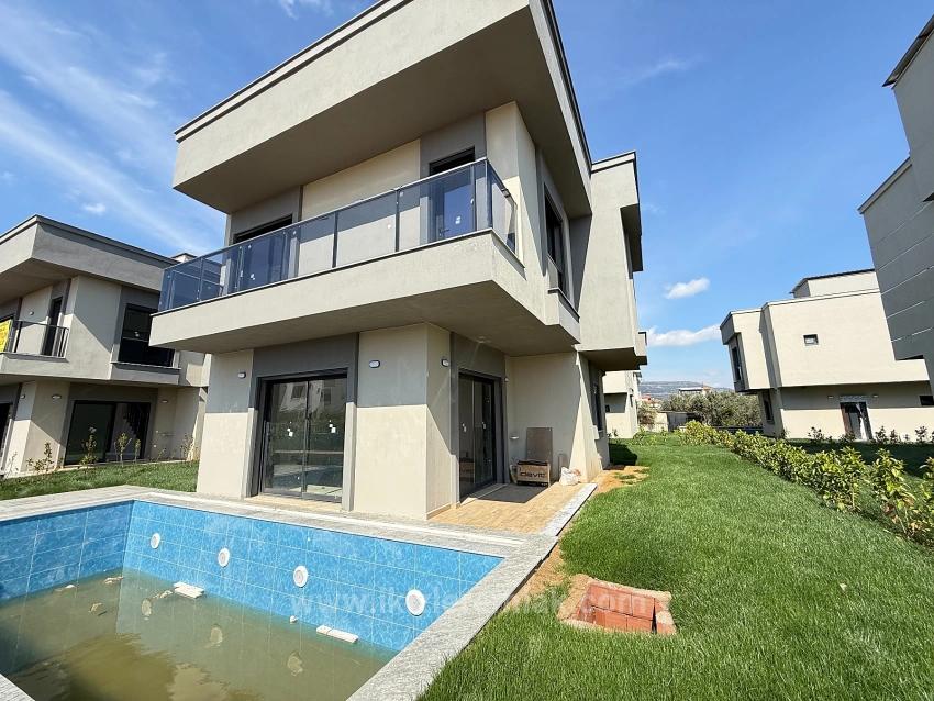 3+1 Duplex Summer House With Pool In Seferihisar Doğanbey