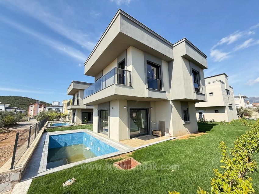 3+1 Duplex Summer House With Pool In Seferihisar Doğanbey
