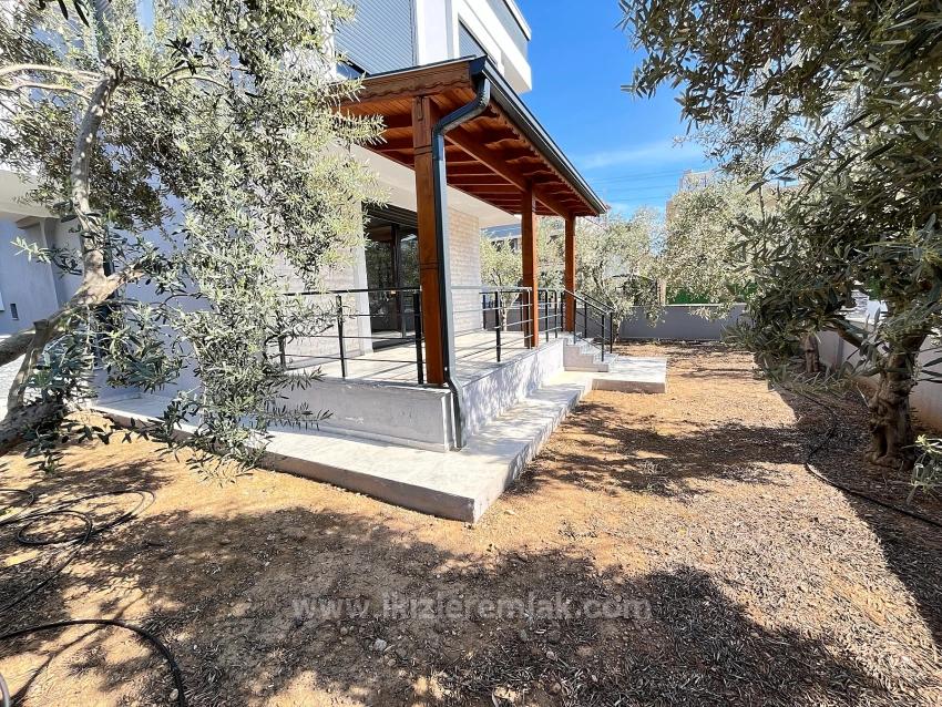 Brand New Detached 3+1 Villa With Large Garden For Sale In Seferihisar Doğanbey