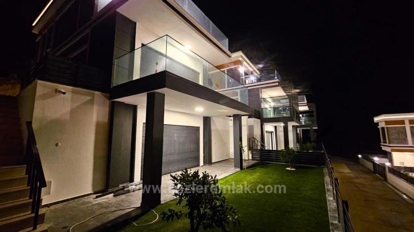 Single Detached House For Sale In Seferihisar Doğanbey With Large Garden And Panoramic Sea View