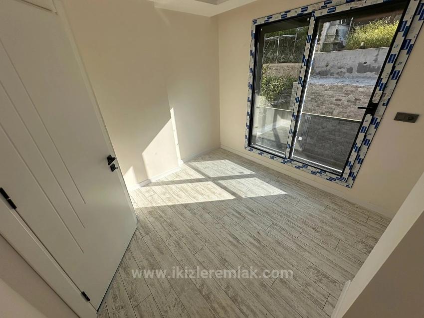 3+1 Duplex Villa With New Garden For Sale In Seferihisar Ürkmez Center