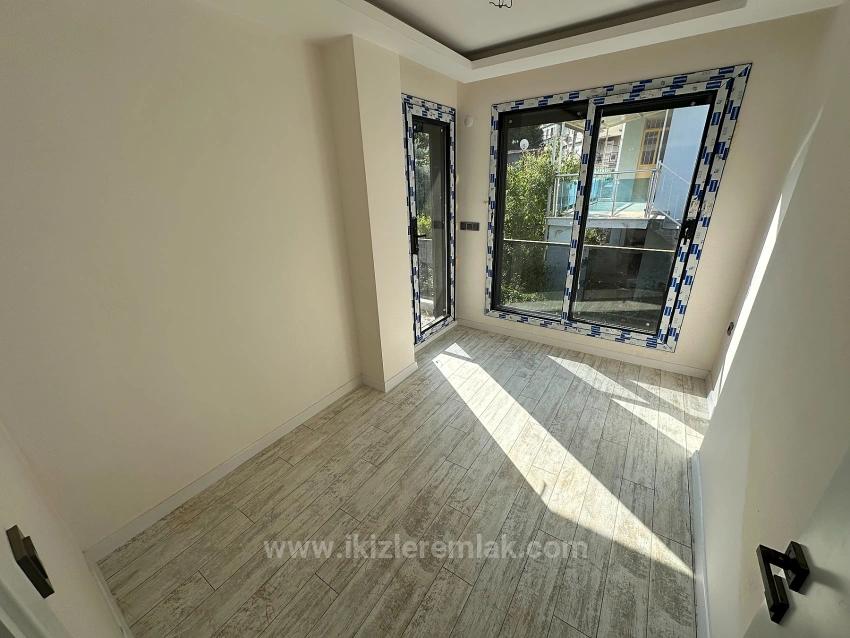 3+1 Duplex Villa With New Garden For Sale In Seferihisar Ürkmez Center