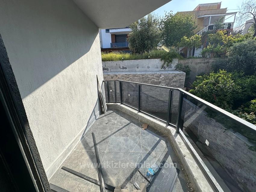 3+1 Duplex Villa With New Garden For Sale In Seferihisar Ürkmez Center