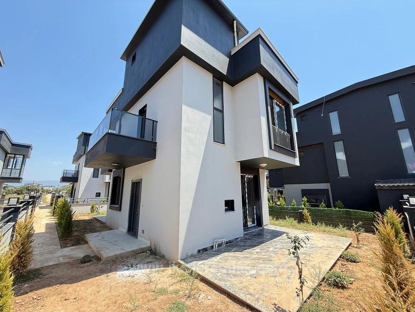2 + 1 Villa With Detached Garden For Sale In Seferihisar Doğanbey