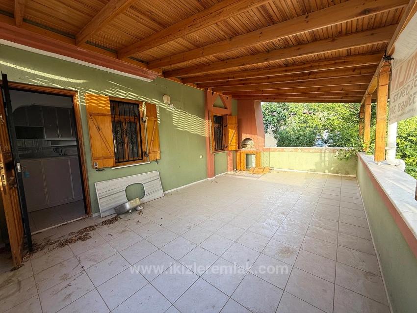 1+1 Apartment For Sale 200 Meters From The Sea In Seferihisar Ürkmez