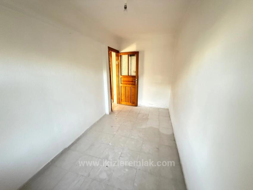 1+1 Apartment For Sale 200 Meters From The Sea In Seferihisar Ürkmez