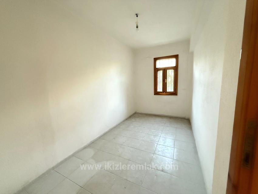 1+1 Apartment For Sale 200 Meters From The Sea In Seferihisar Ürkmez