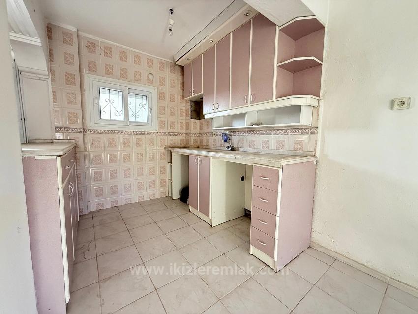 1+1 Apartment For Sale 200 Meters From The Sea In Seferihisar Ürkmez