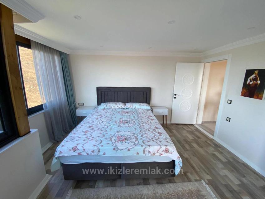 3+1 Detached Villa With Sea View And Pool For Sale In Seferihisar Doğanbey