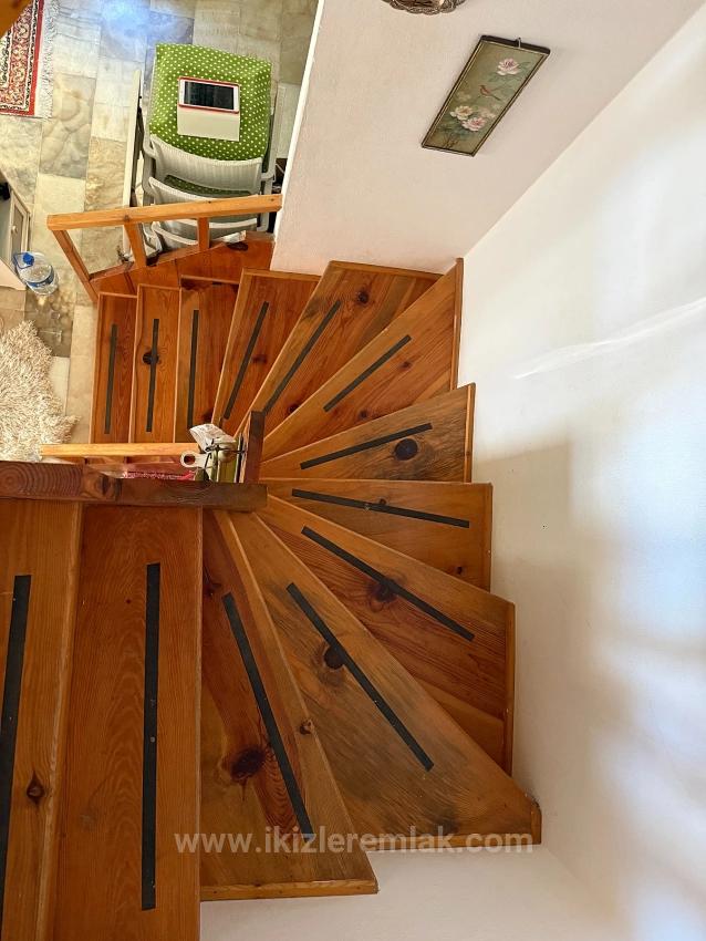 3+1 Villa With Garden For Sale By The Sea In Seferihisar Ürkmez